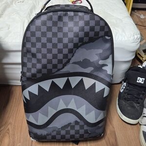 louis vuitton backpack with shark mouth Sprayground SAWTOOTH SHARKS IN PARIS HILLS Main compartment / Front pocket / Side water bottle pockets Sprayground backpack sharks - Gem